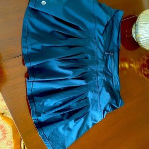 Navy Lululemon pleated tennis skirt (size 8)
